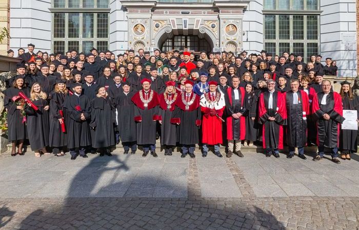 New doctors and associate professors received their diplomas
