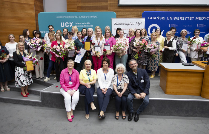 Celebration of the nursing and midwifery community. Ceremony to present ‘Golden Caps’ and ‘Diplomas of Recognition’