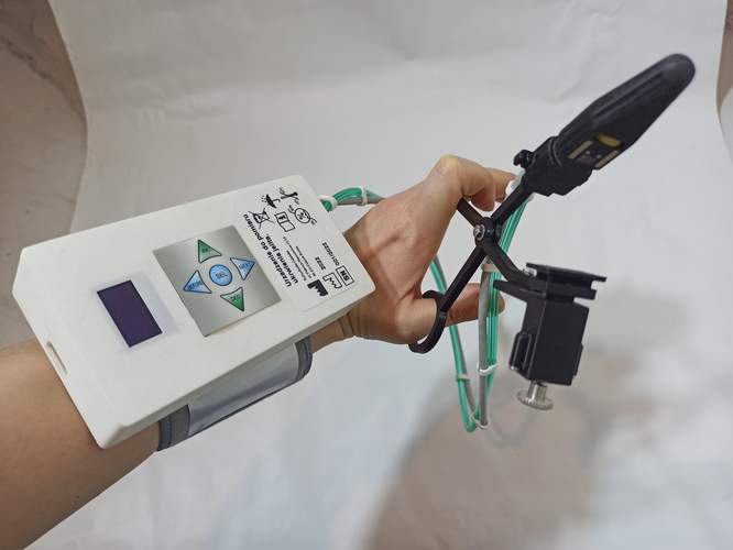 A prototype of a device for the combined assessment of the blood supply to the digestive tract organs - a probe with a gripper with an electronic control unit, photo by Marek Dudek