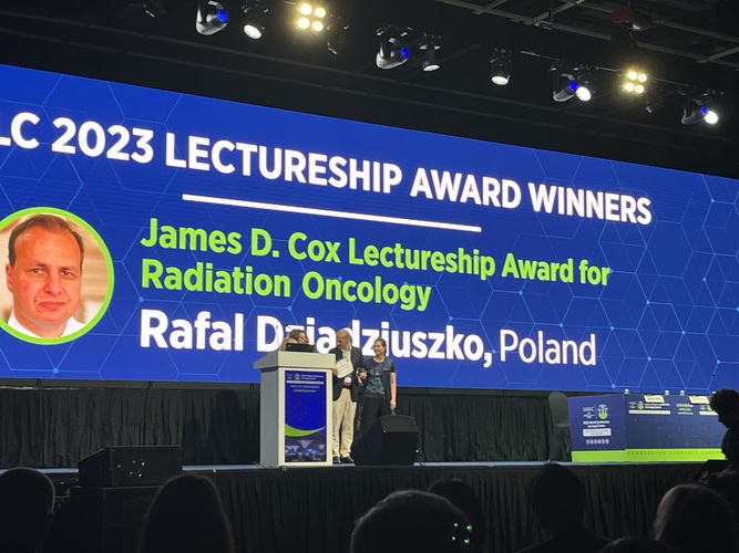 Prof. Dziadziuszko receives an award